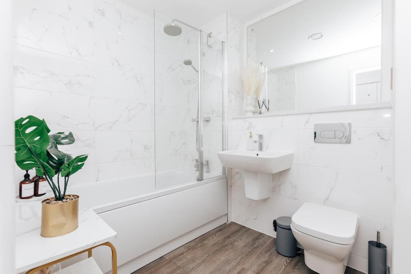 Luxury 2 Bedroom Apartment, Broad Street Бирмингам Екстериор снимка