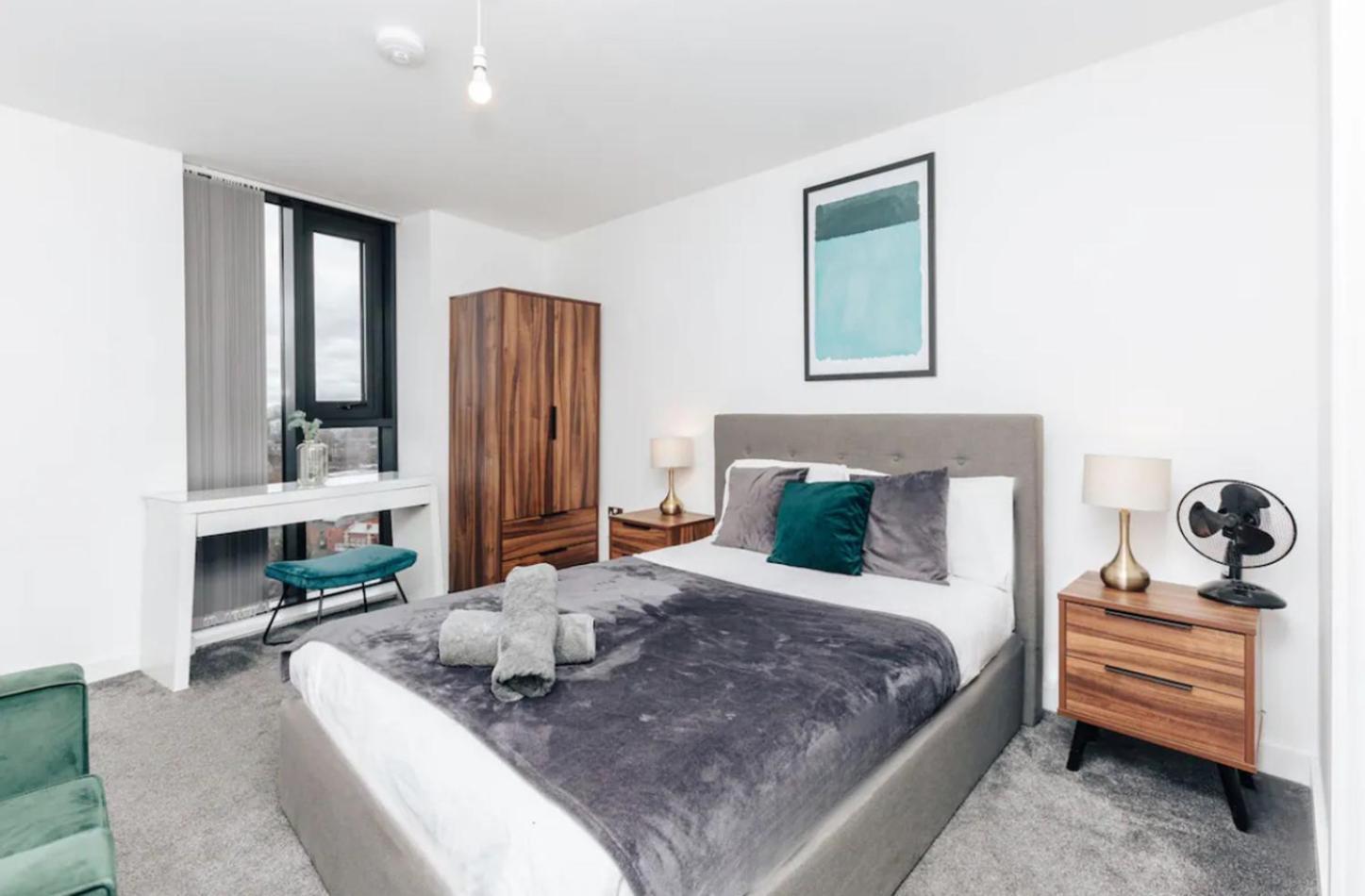 Luxury 2 Bedroom Apartment, Broad Street Бирмингам Екстериор снимка
