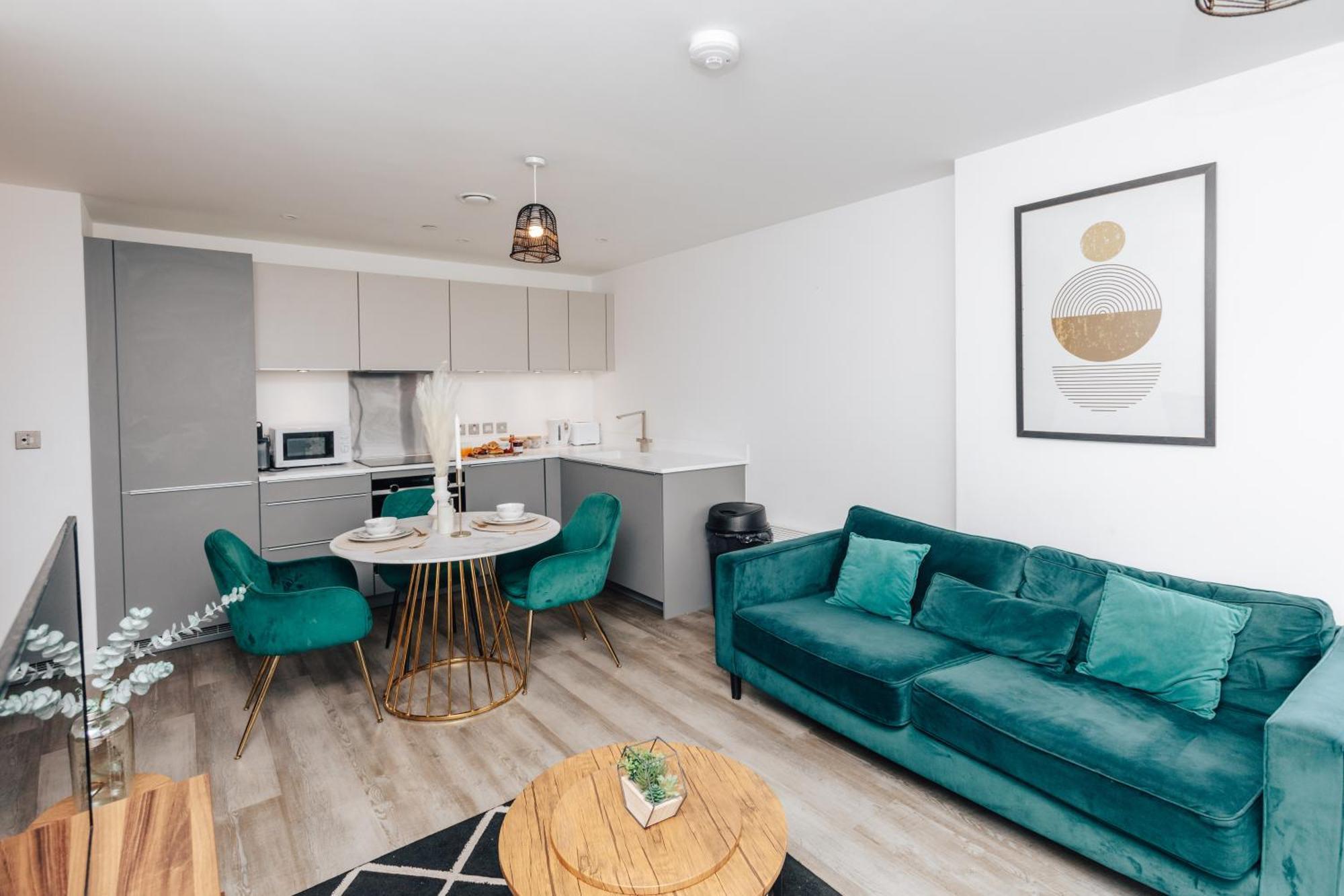 Luxury 2 Bedroom Apartment, Broad Street Бирмингам Екстериор снимка