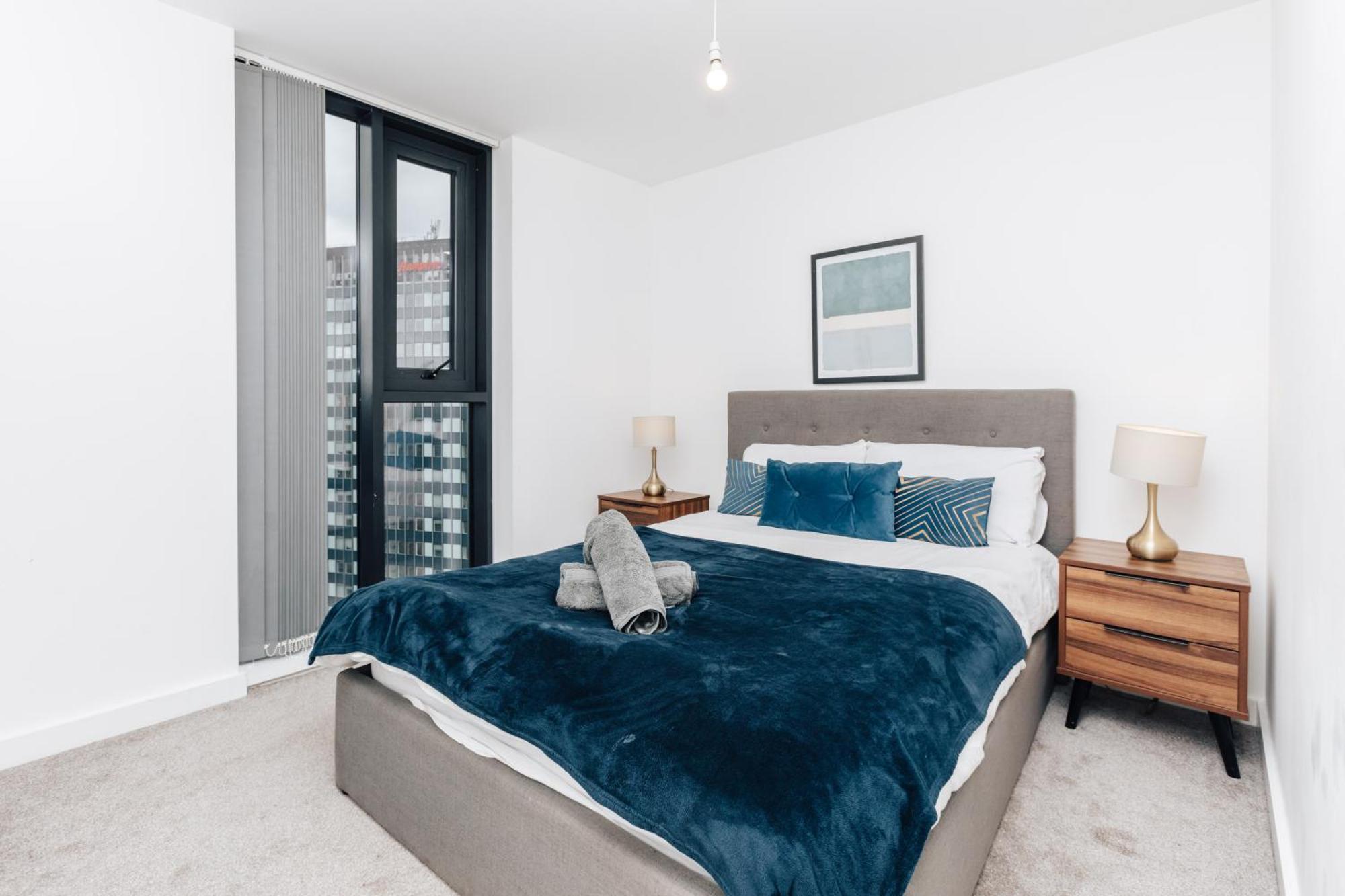 Luxury 2 Bedroom Apartment, Broad Street Бирмингам Екстериор снимка